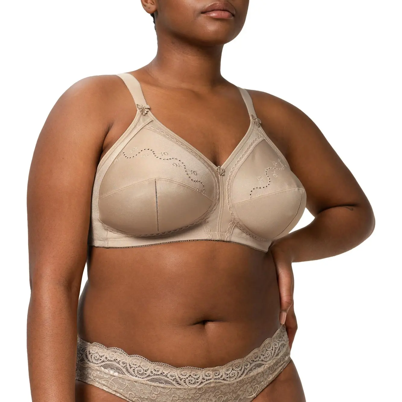 Model Triumph i Ava plus size