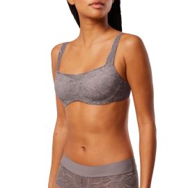 Biustonosz balkonetka Triumph Body Make-Up Illusion Lace Balconette, Kolor: cappuccino, Rozmiar: 70B  sklep ebielizna.pl
